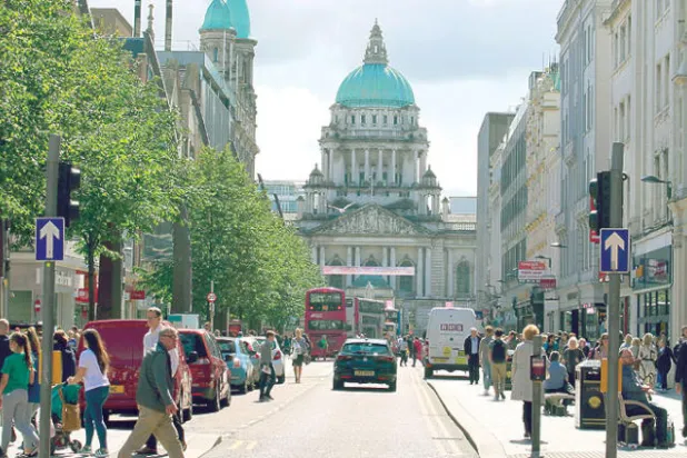 بلفاست... مدينة تتأرجح بين تاريخ مضطرب وحاضر غني