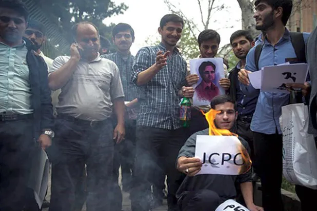 إيران والخيارات الثلاثة لمواجهة ترمب