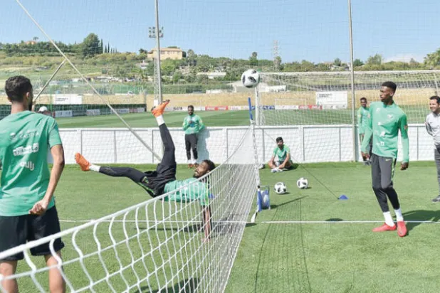 جحفلي: معسكر إسبانيا منحنا جاهزية قبل المونديال