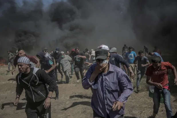 (اشتباكات بين الفلسطينيين والقوات الإسرائيلية في غزة (إ.ب.أ)