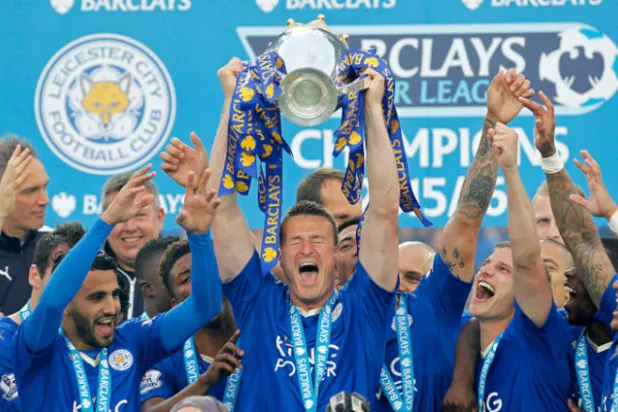 تتويج ليستر سيتي بطلاً للدوري الإنجليزي عام 2016 زاد عائداته وجنى 82 مليون يورو من مشاركته في دوري الأبطال (رويترز)
