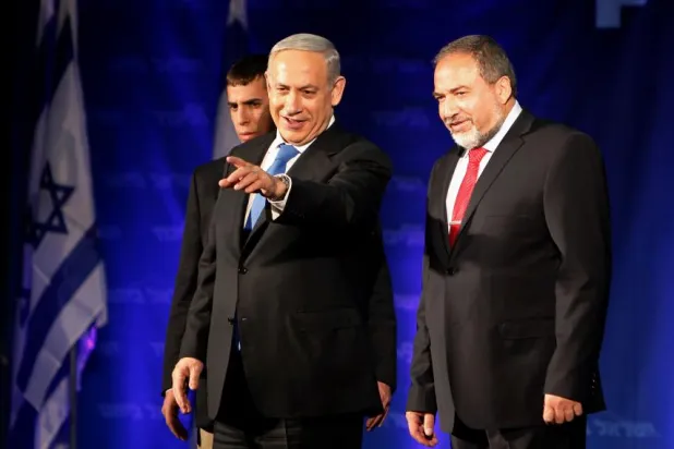 Deal Sought to Allow Lieberman to Temporarily Replace Netanyahu in Exchange for Early Polls