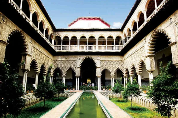 إشبيلية... إسبانية ترقص على نغمات شرقية