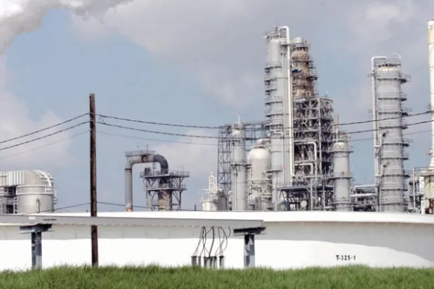 زيادة إنتاج السعودية وروسيا ستكبح ربحية النفط الصخري