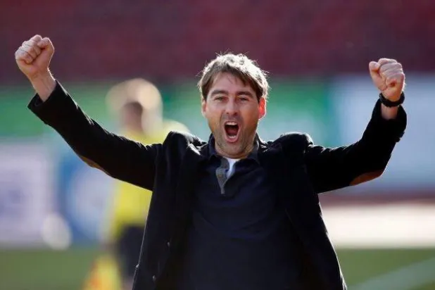 رئيس نادي الشباب: لا تصدقوا شائعات رحيل المدرب