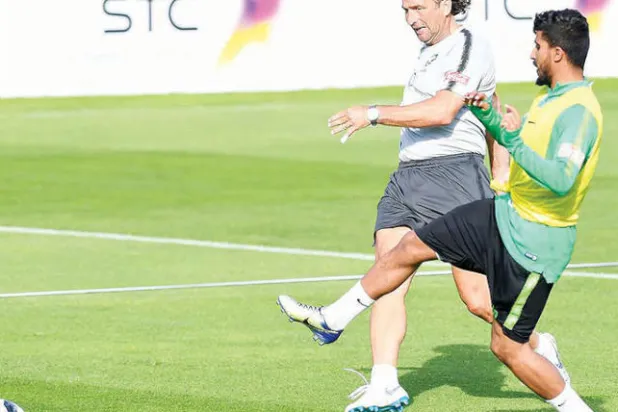 بيزي يعود بعد 20 عاماً  إلى المونديال بقبعة التدريب