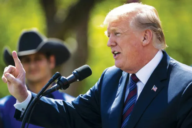 ترمب يؤكد {حقه} في العفو عن نفسه... ويستبعد استخدامه