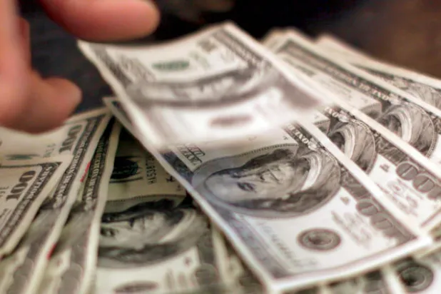 مديرو صناديق التحوط ينقلون مليارات الدولارات خارج أميركا