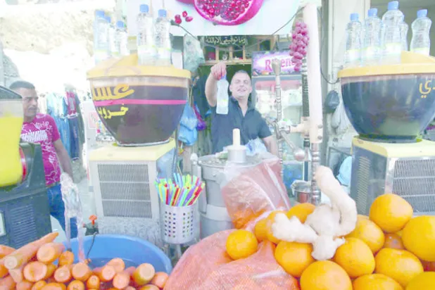 محل لبيع العصائر («الشرق الأوسط») 