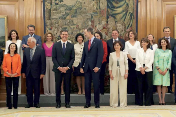 حكومة إسبانية بأغلبية نسائية وميول أوروبية