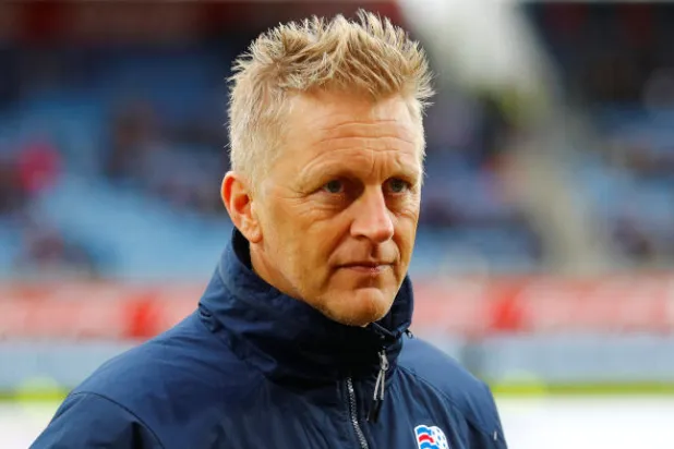 مدرب آيسلندا يستعين بخبرته كطبيب أسنان بتقييم حالات لاعبيه البدنية