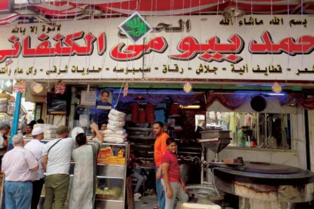 محل كنافة مصري عريق يتوهج في رمضان