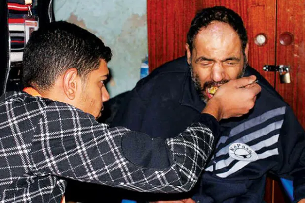 شبان وشابات من غزة يقودون حملات لمساعدة الأسر المعوزة خلال رمضان