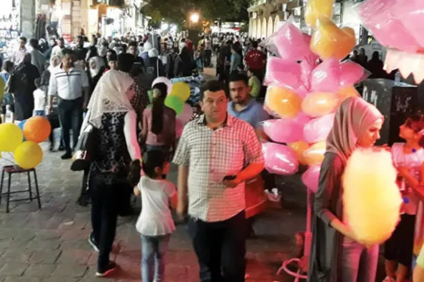 دمشق المنهكة تتهيأ للعيد