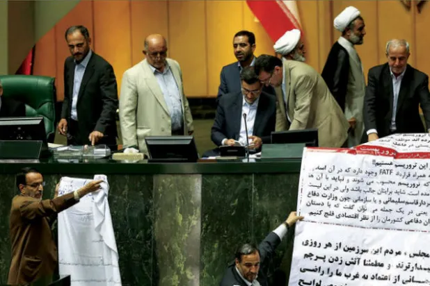 البرلمان الإيراني يعطل مشروع قانون تمويل الإرهاب