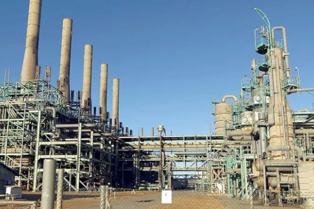 ليبيا: ميليشيات تستهدف {الهلال النفطي}... والجيش يتقدم في درنة