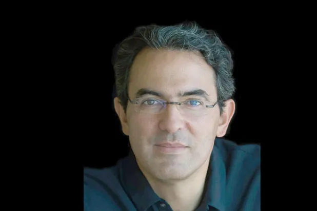 فاسكيز: الطريقة الوحيدة لكشف أكاذيب السياسيين هي رواية قصصنا