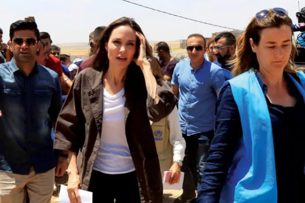 أنجلينا جولي تدعو من العراق إلى تجنب النزاعات