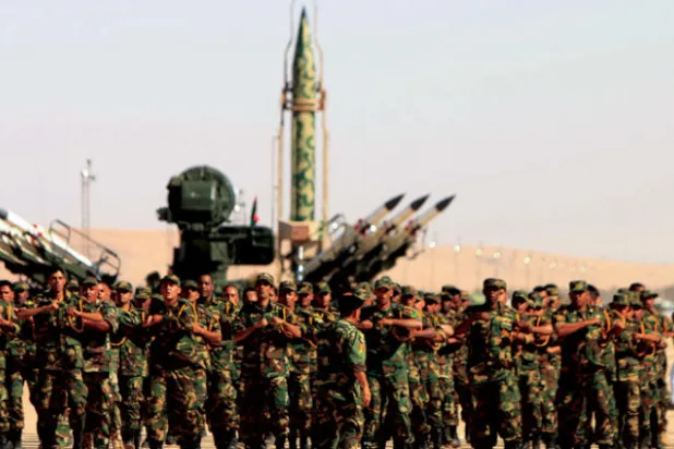 جانب من تدريبات الجيش الليبي الذي يقوده المشير خليفة حفتر قبل إعلانه عن بدء عمليات تحرير درنة (أ.ف.ب)