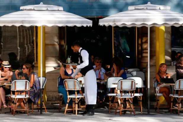 المقاهي الباريسية تسعى إلى الانضمام لمواقع التراث العالمي لليونيسكو