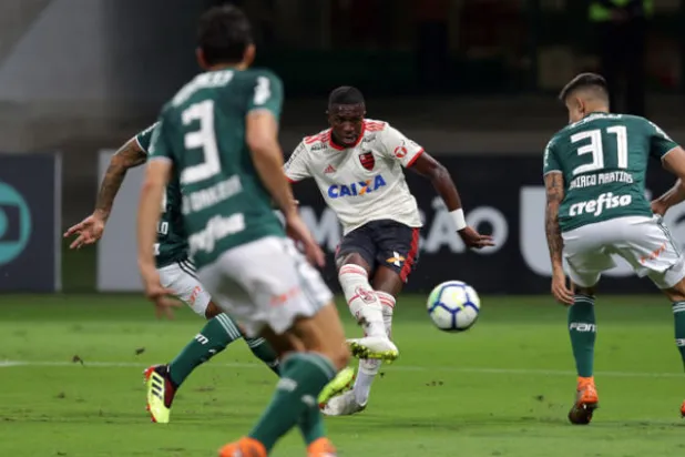 جونيور مهاجم فلامنغو في مواجهة أمام بالميراس قد تكون الأخيرة (إ.ب.أ)