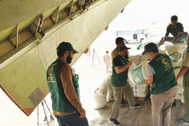 انطلاق جسر جوي سعودي لإغاثة أهالي الحديدة