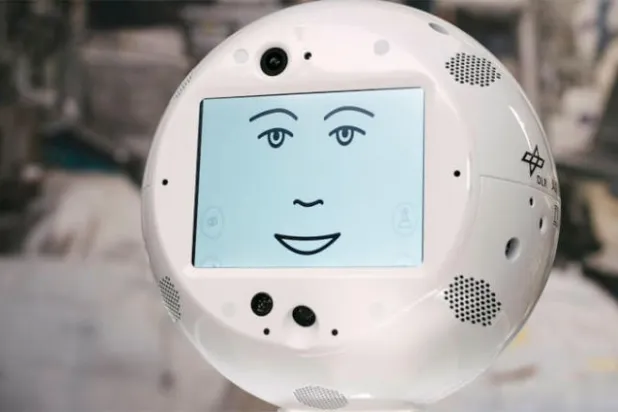 إنسان آلي يدعم رواد الفضاء