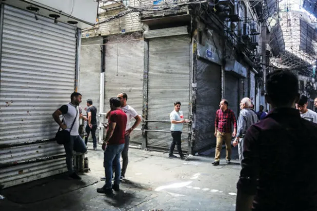 احتجاجات بازار طهران تكشف انقسامه