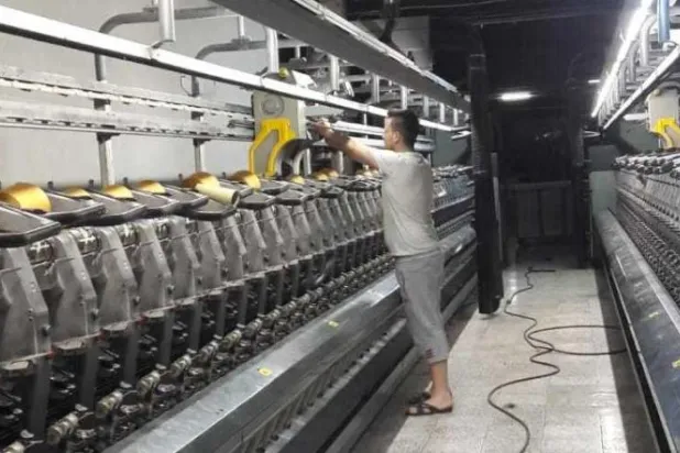 عامل بمصنع للنسيج في تركيا («الشرق الأوسط») 