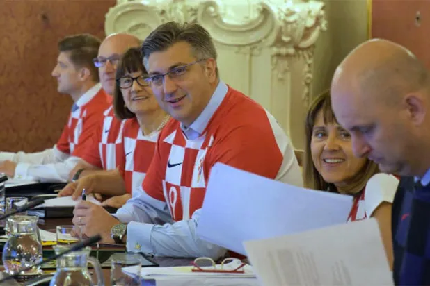 الحكومة الكرواتية ترتدي قميص المنتخب الوطني