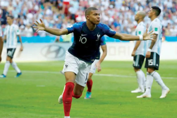 مبابي يفرض نفسه على الكرة العالمية من دون سابق إنذار