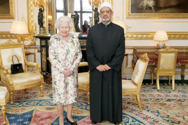 ملكة بريطانيا لشيخ الأزهر: العالم يعوّل على القيادات الدينية