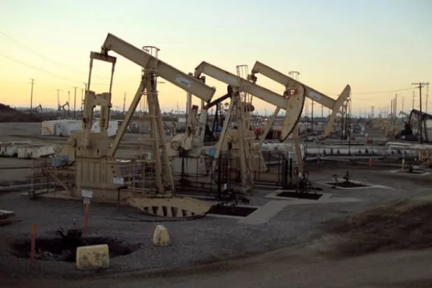 ثبات أسعار النفط بعد استيعاب تقلبات الأسبوع