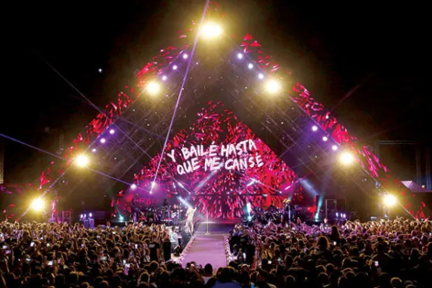 شاكيرا تحيي افتتاح مهرجان الأرز في لبنان (رويترز)