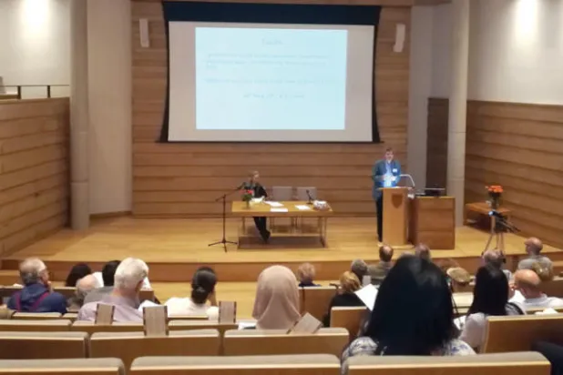 قراءة وترجمة معاصرتان لديوان «ترجمان الأشواق»