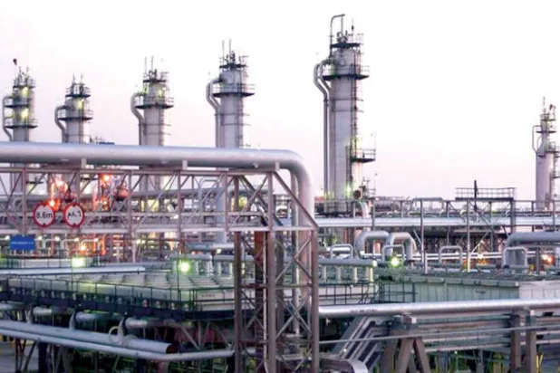 النفط يهبط مع أنباء زيادة إمدادات «أرامكو» لآسيا