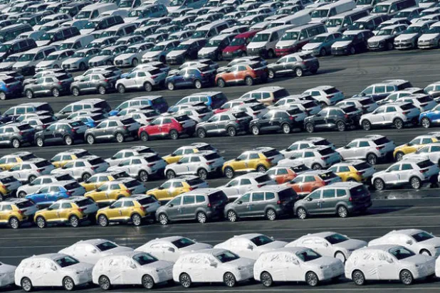 ترمب يهدد أوروبا بـ«عقاب هائل» يشمل السيارات... في حال فشل المفاوضات التجارية