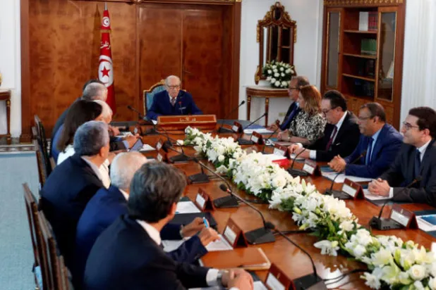 تونس أمام أخطر أزماتها السياسية منذ إزاحة بن علي