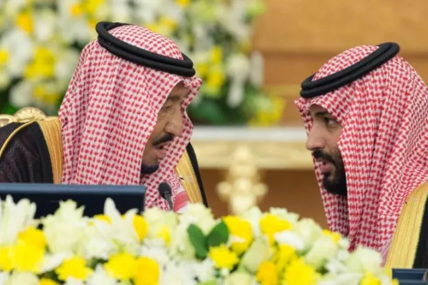 خادم الحرمين الشريفين وولي العهد خلال جلسة مجلس الوزراء (واس)