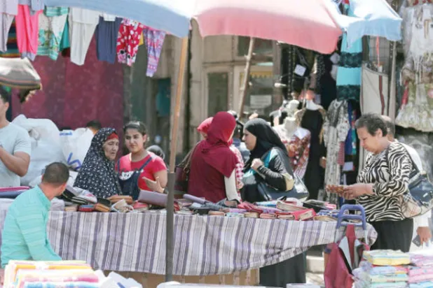 موازنة مصر تحقق فائضاً أولياً للمرة الأولى منذ 15 عاماً مع تراجع العجز