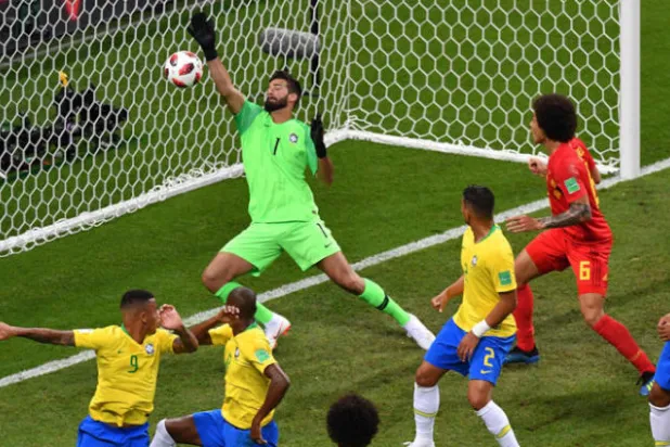 أليسون... البرازيلي الشجاع يحمل جينات حارس مرمى