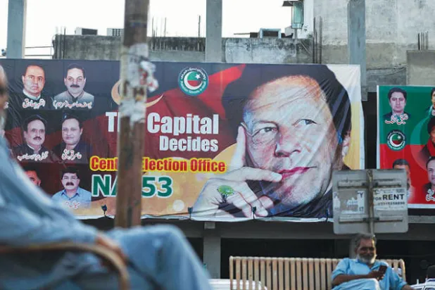 المعارضة الباكستانية تتخلى عن مطالبها بإلغاء الانتخابات
