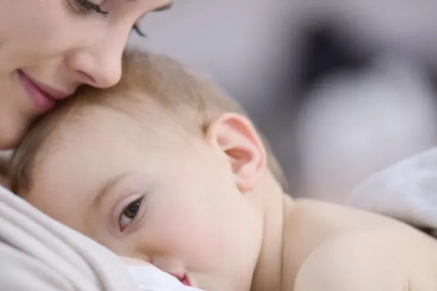 رضاعة الساعة الأولى بعد الولادة تحدّ من الوفاة المبكرة