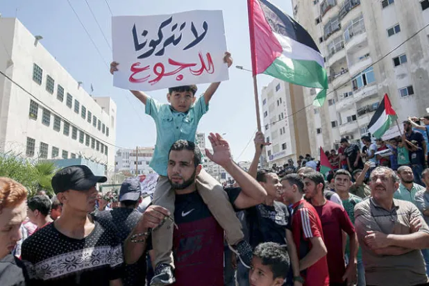 تصاعد الاحتجاجات ضد سياسة الأونروا وتقليص خدماتها للاجئين