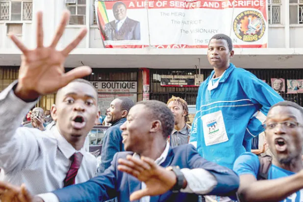 المرشحان الرئيسيان للانتخابات الرئاسية في زيمبابوي واثقان من فوزهما