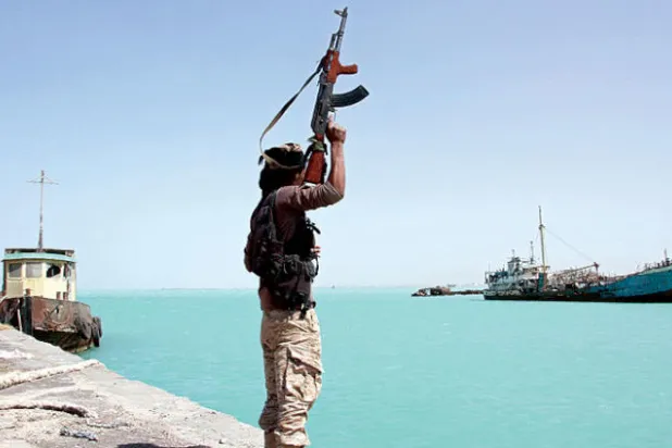 الحوثي يعرض {هدنة بحرية} لتفادي معاقبته على تهديد الملاحة