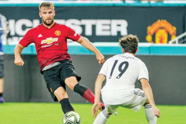 لوك شو: مسيرتي مع مانشستر يونايتد لم تنته بعد