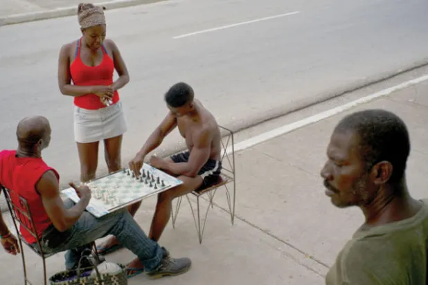 سكان قرية كوبية قريبة من قاعدة غوانتانامو يصارعون من أجل «حياة طبيعية»