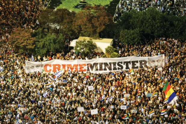 100 ألف يتظاهرون في تل أبيب ضد قانون نتنياهو العنصري