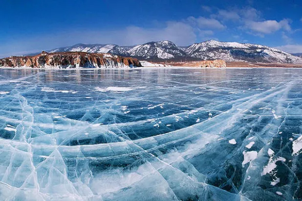 الجليد في بحيرة بايكال